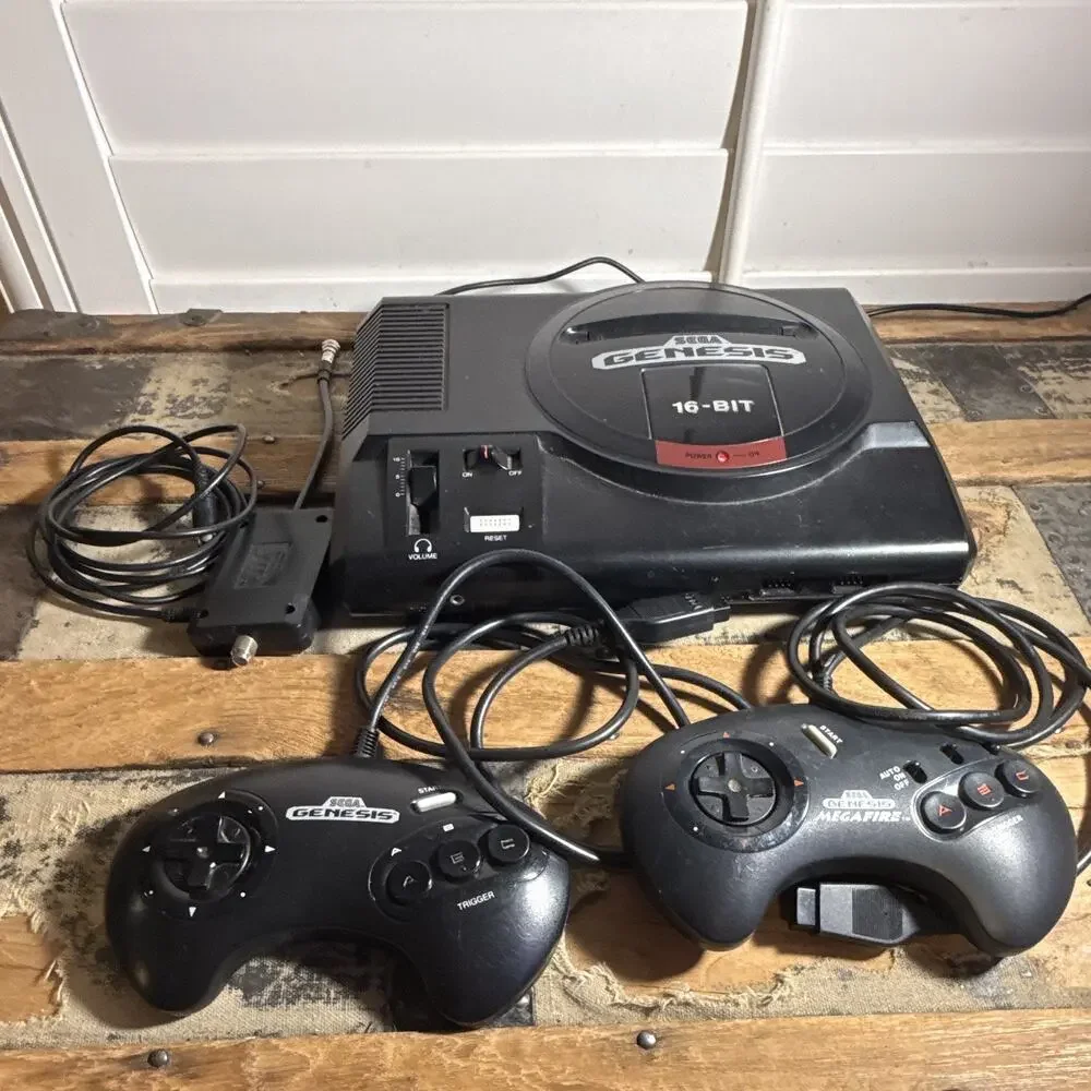 SEGA Genesis 16-Bit Console Model 1601 NTSC-U/C w/ 2 Controllers RF Switch